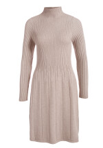 Rippstrick-Kleid tailliert mit ausgestelltem Rockteil