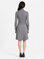 Rippstrick-Kleid tailliert mit ausgestelltem Rockteil