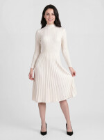 Midikleid Strickkleid tailliert mit ausgestelltem Rockteil