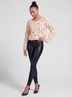 Romantischer Häkelpullover mit Blütenapplikationen