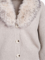 Kurze Rippstrickjacke mit Webpelzkragen